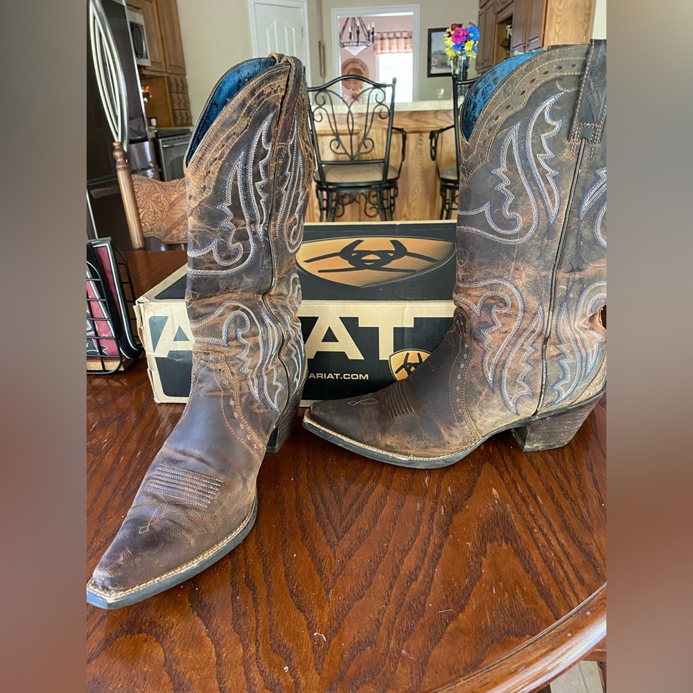 Ariat womens boots size 8
